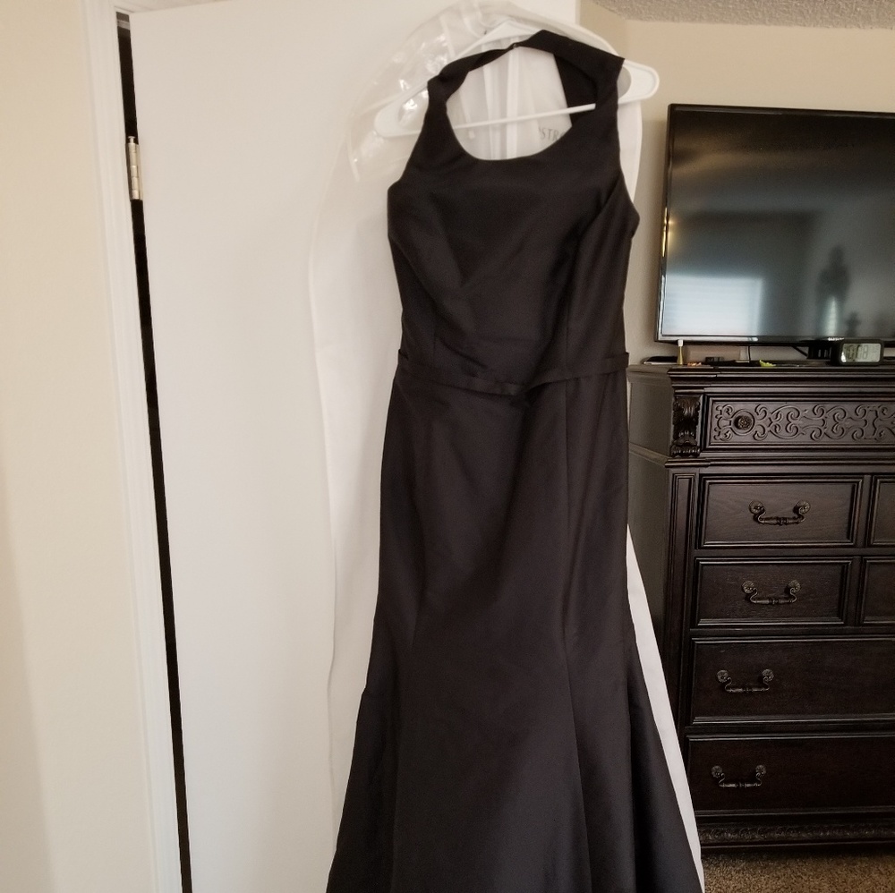 Monique lhuillier black formal dress